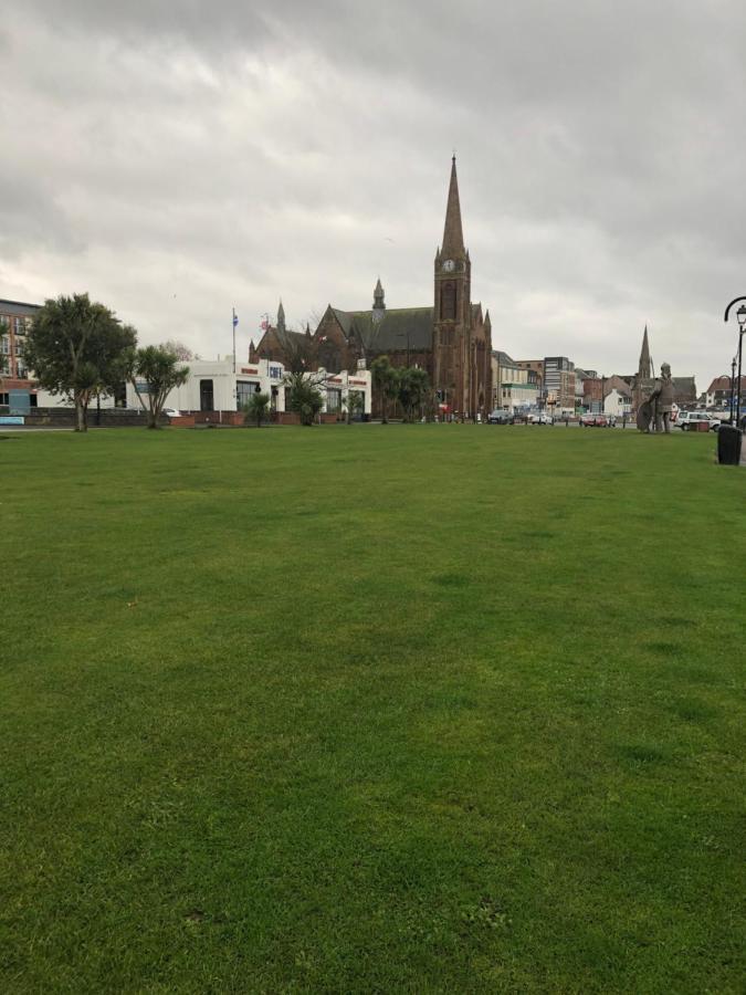 Ace Largs Ground Floor Apartment With Garden Bagian luar foto